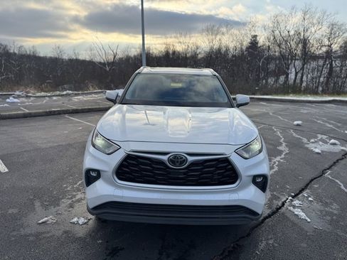 Used 2022 Toyota Highlander XLE image 8