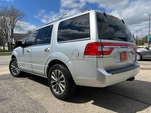 Used 2017 Lincoln Navigator Select image 6