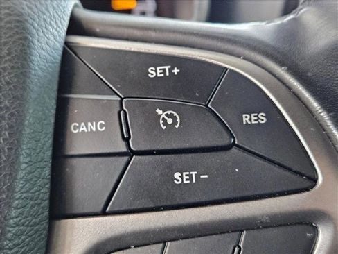 Used 2020 Jeep Grand Cherokee Laredo w/ Laredo X Package image 16