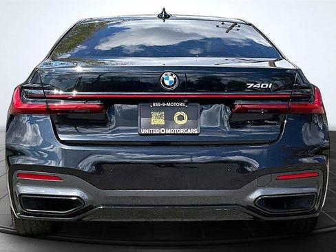 Used 2020 BMW 740i w/ M Sport Package RWD image 5