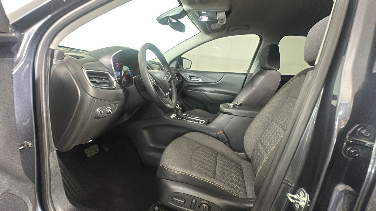 Used 2023 Chevrolet Equinox LT AWD/4WD image 13