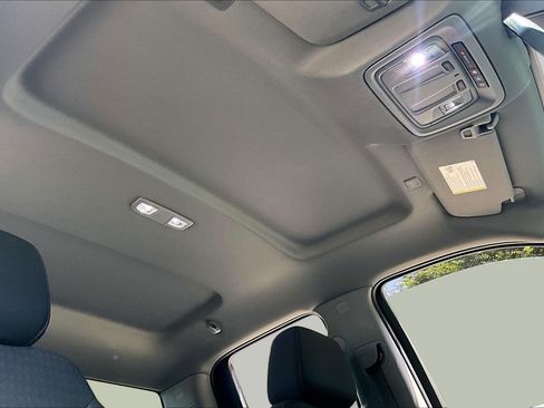 Used 2022 GMC Sierra 1500 SLE w/ Driver Alert Package I AWD/4WD image 17