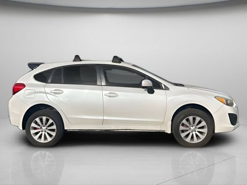 Used 2014 Subaru Impreza 2.0i Premium w/ All-Weather Package w/CVT image 2