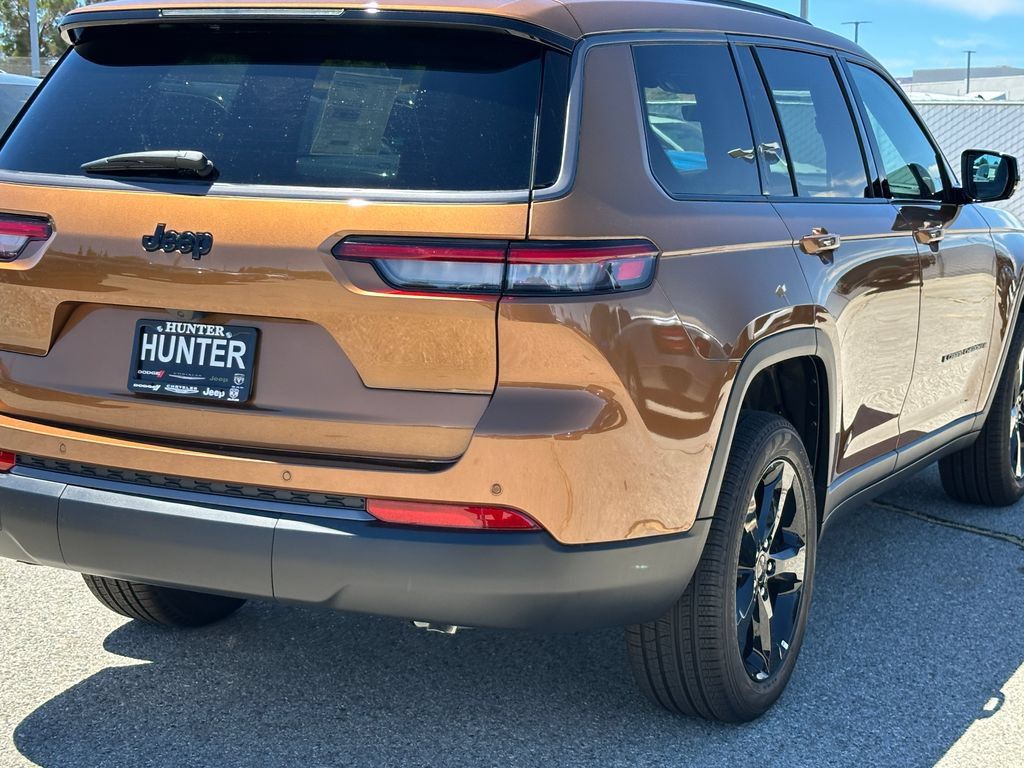 New 2026 Jeep Grand Cherokee L Limited w/ Limited Altitude Package RWD image 8