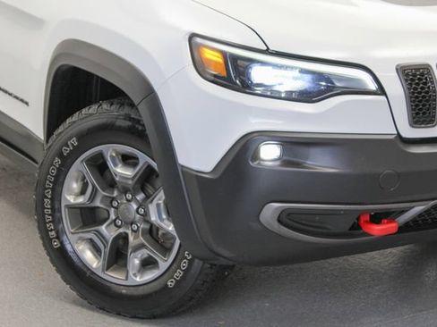 Used 2019 Jeep Cherokee Trailhawk w/ Comfort/Convenience Group AWD/4WD image 3