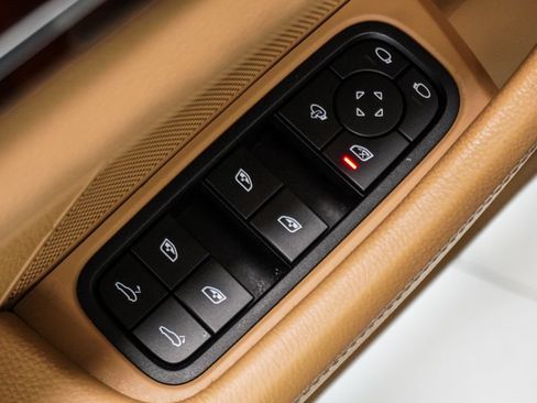 Used 2023 Porsche Panamera 4 Platinum Edition AWD/4WD image 24