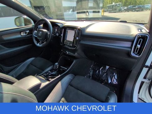 Used 2022 Volvo XC40 T5 R-Design w/ Climate Package AWD/4WD image 31