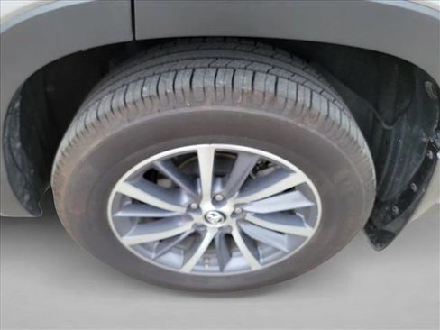Used 2018 Toyota Highlander XLE FWD image 12