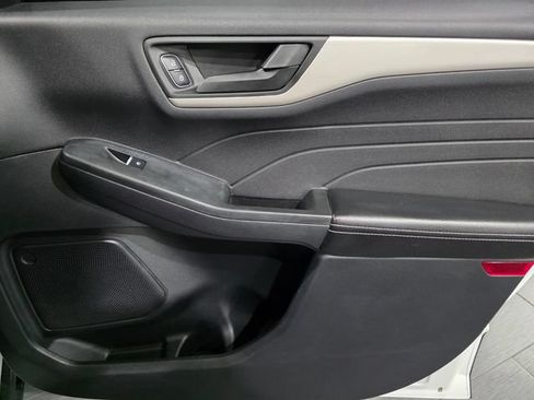 Used 2022 Ford Escape SE w/ SE Sport Appearance Package FWD image 13