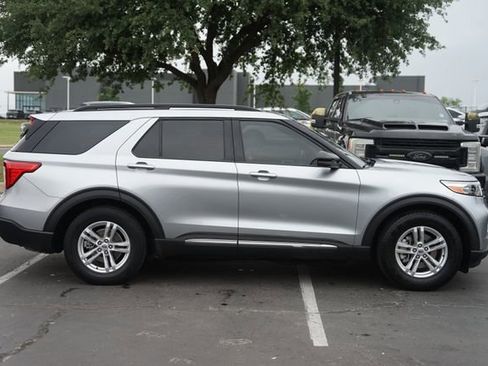 Certified 2022 Ford Explorer XLT w/ Equipment Group 202A RWD image 8