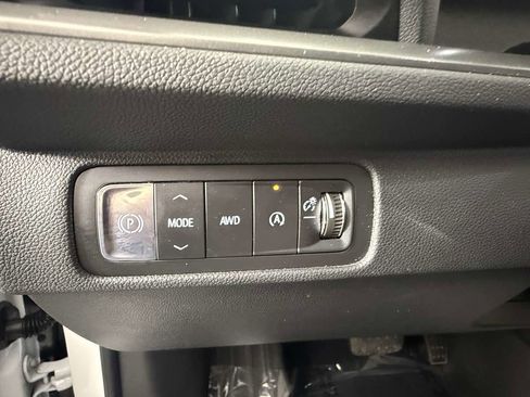 Used 2026 Chevrolet Traverse LT AWD/4WD image 28