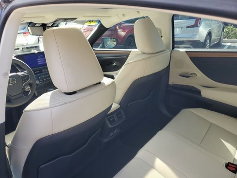 Used 2023 Lexus ES 300h w/ Premium Package image 14