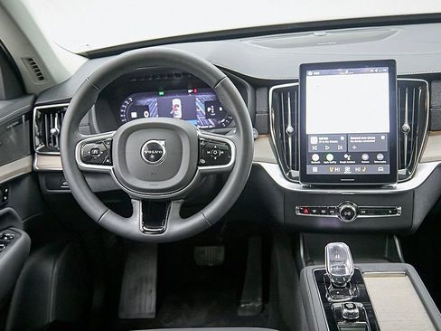 New 2026 Volvo XC90 B6 Plus w/ Protection Package Premier image 26