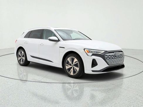 Used 2024 Audi Q8 e-tron Premium Plus AWD/4WD image 3