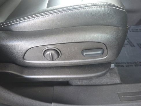 Used 2023 GMC Terrain SLT image 11