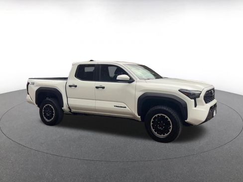Used 2025 Toyota Tacoma TRD Off-Road image 2