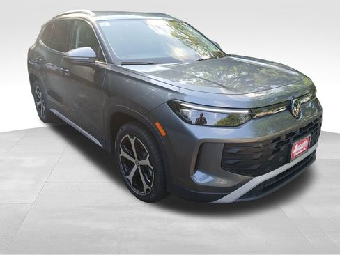 New 2025 Volkswagen Tiguan SE image 7