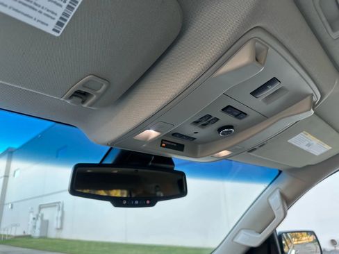 Used 2015 Cadillac Escalade Luxury image 36