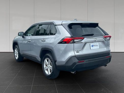 Used 2022 Toyota RAV4 LE AWD/4WD image 3