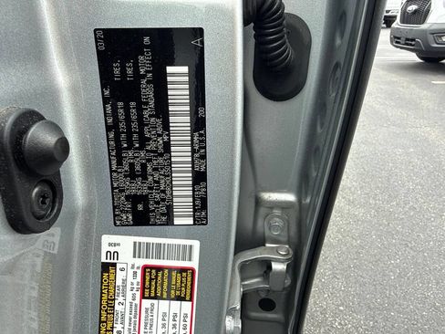 Used 2020 Toyota Highlander XLE AWD/4WD image 11