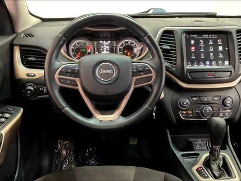 Used 2017 Jeep Cherokee Latitude image 5