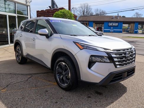 Used 2024 Nissan Rogue SV image 7