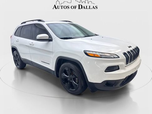Used 2016 Jeep Cherokee Latitude w/ Comfort/Convenience Group FWD image 4