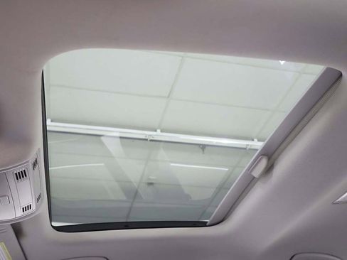 Used 2019 Volkswagen Jetta SE w/ Cold Weather Package image 21