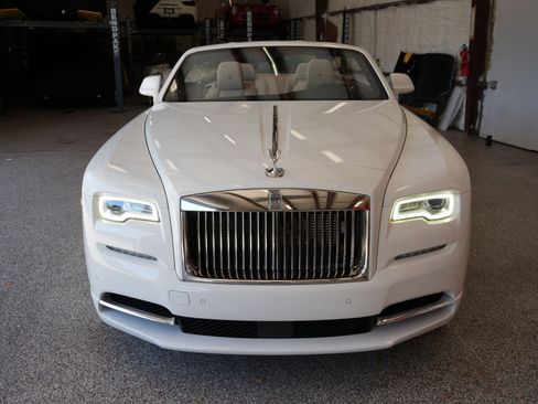 Used 2017 Rolls-Royce Dawn image 31