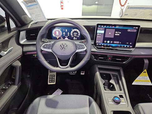 New 2026 Volkswagen Tiguan SE R-Line FWD image 15