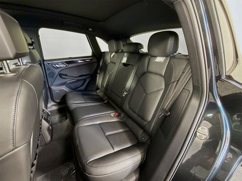 Used 2025 Porsche Macan image 27