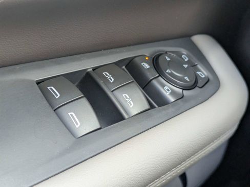 Used 2025 GMC Yukon XL Elevation AWD/4WD image 17