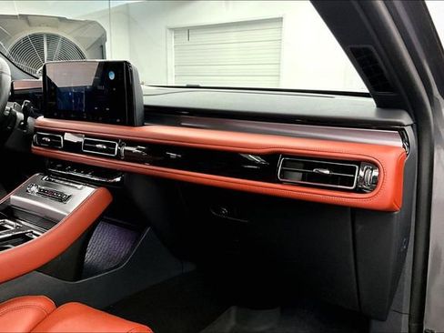 Used 2025 Lincoln Aviator Reserve w/ Luxury Package AWD/4WD image 19
