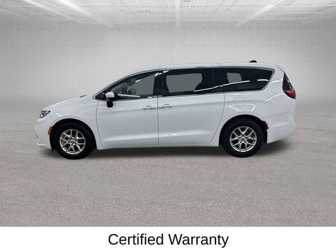 Used 2023 Chrysler Pacifica Touring-L FWD image 9