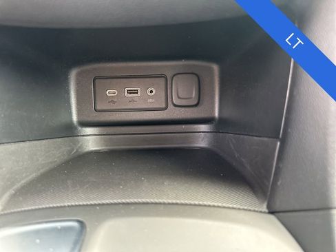 Used 2020 Chevrolet Equinox LT FWD image 17
