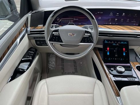 Certified 2025 Cadillac Escalade Sport Platinum AWD/4WD image 14