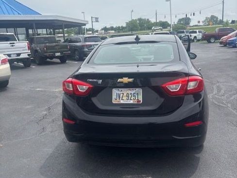 Used 2018 Chevrolet Cruze LS FWD image 8
