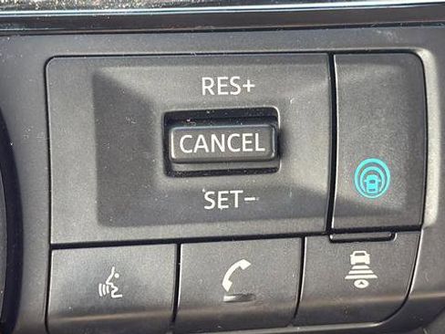 Used 2023 Nissan Pathfinder SL AWD/4WD image 21