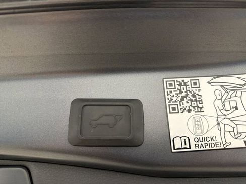 Used 2022 Toyota RAV4 Limited image 15