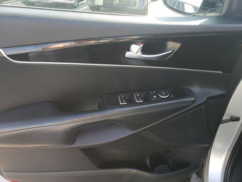 Used 2017 Kia Sorento AWD image 11