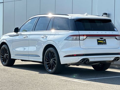 Used 2023 Lincoln Aviator Reserve w/ Equipment Group 201A image 3