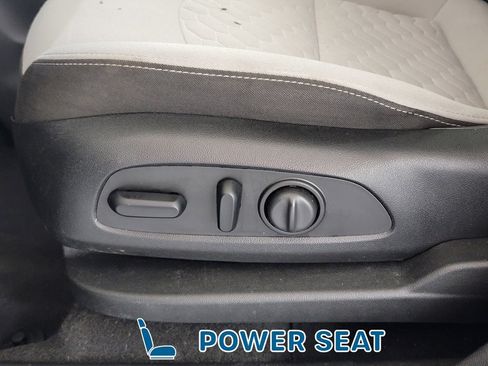 Used 2020 Chevrolet Equinox LT image 16