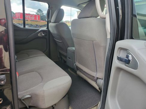 Used 2015 Nissan Frontier SV RWD image 25
