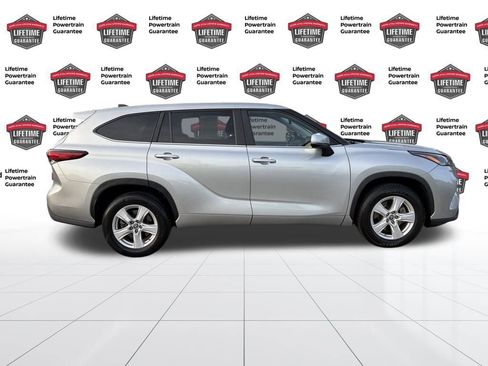 Used 2023 Toyota Highlander LE image 7