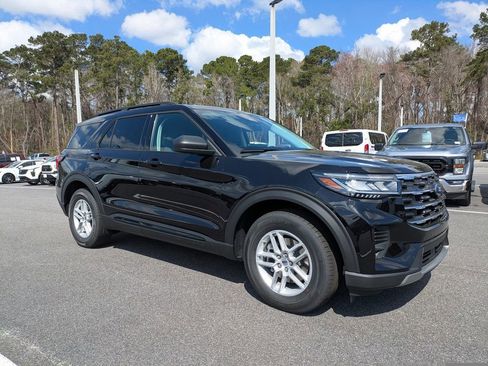 New 2026 Ford Explorer Active image 2