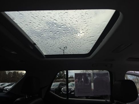 Used 2021 Chevrolet Traverse RS image 32