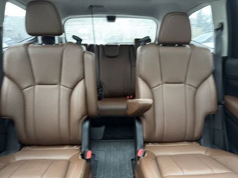 Used 2025 Subaru Ascent Touring AWD/4WD image 31