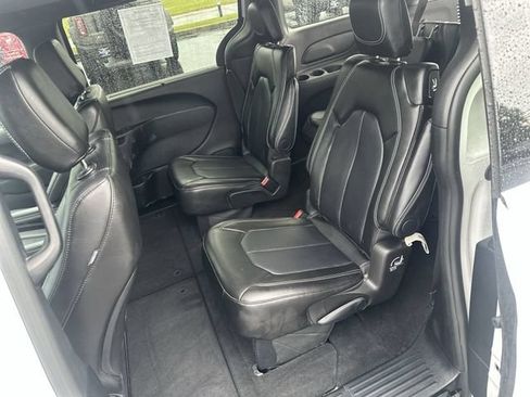 Used 2025 Chrysler Pacifica Select FWD image 24