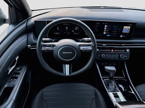 Certified 2025 Hyundai Santa Cruz SE AWD/4WD image 2