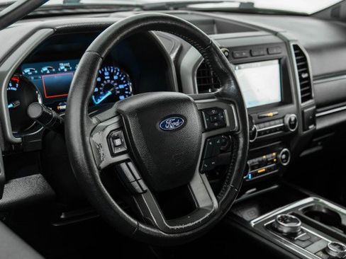 Used 2018 Ford Expedition XLT w/ Equipment Group 202A AWD/4WD image 13